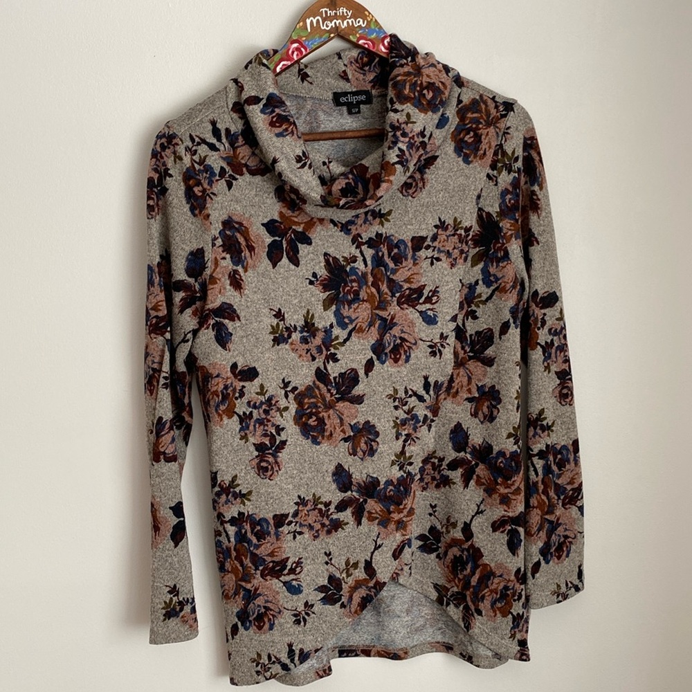 Eclipse small grey and floral women’s long sleeve top/blouse.